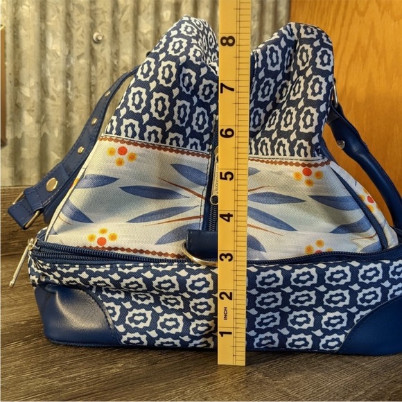 Temp-Tations Old World Insulated Hot/Cold Food Tote w/Bonus Apron - Picture 10 of 10